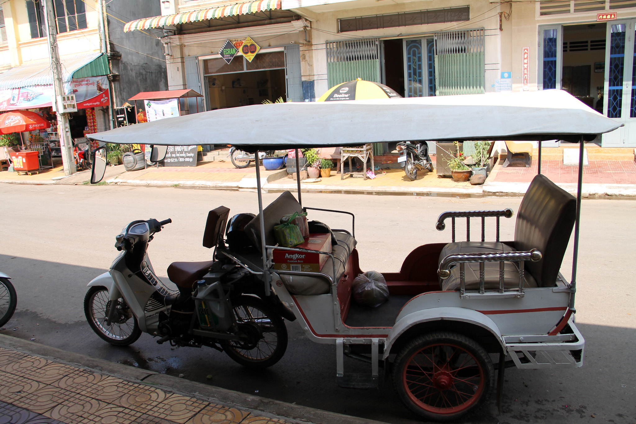 tuk tuks for travel in cambodia