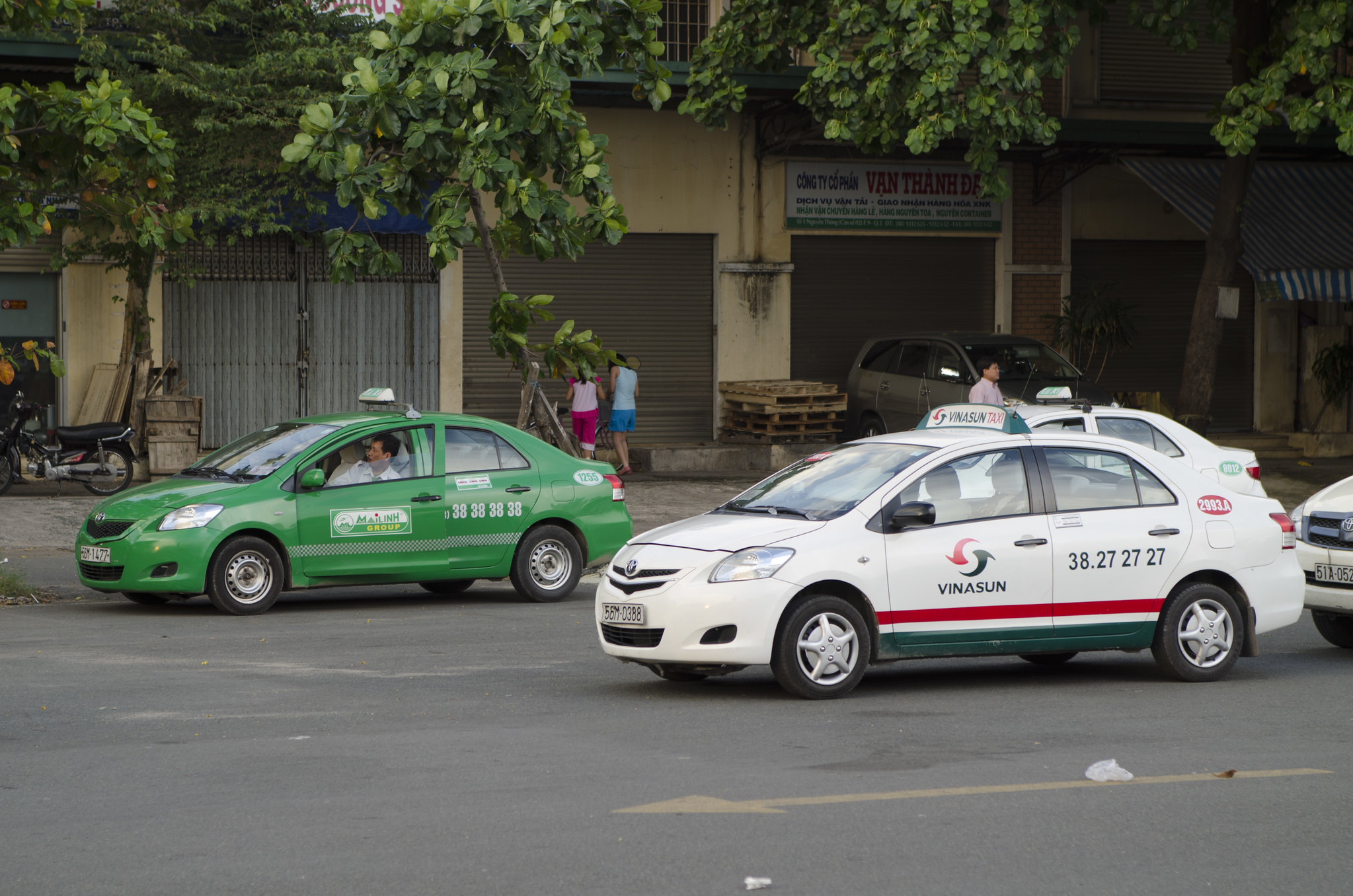 taxis in vietnam - travelling in vietnam