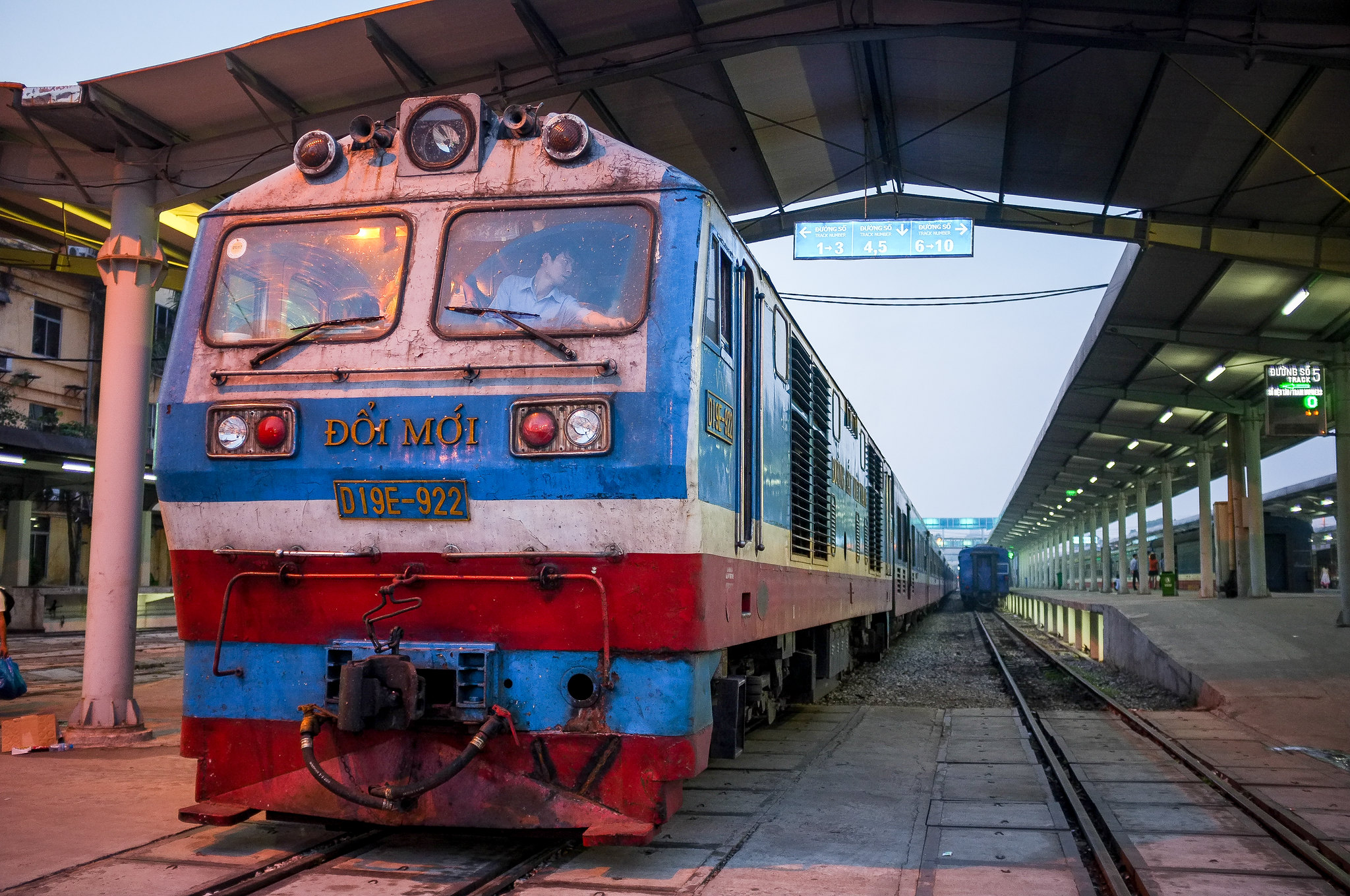 trains in vietnam